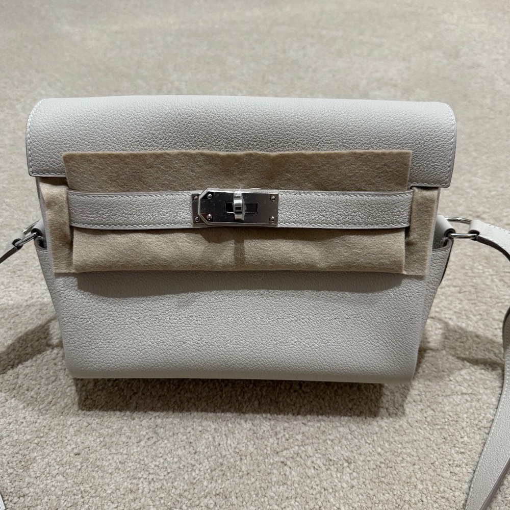 Rare Hermès Kelly Messenger Bag PM - Mens Bag - In White - Brand New Coveted